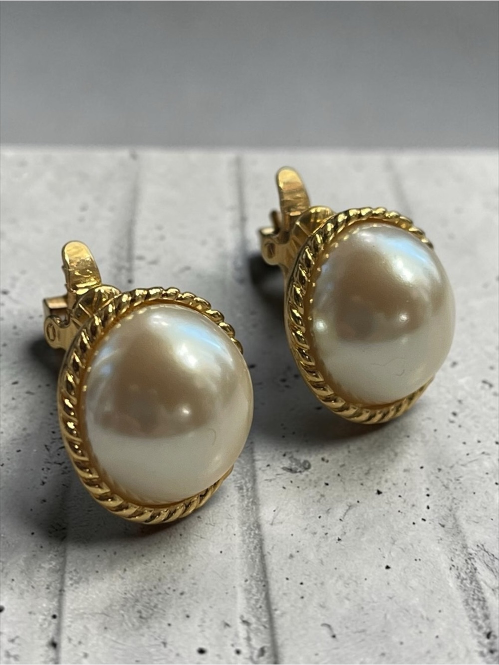 Vintage Gold Tone Faux Pearl Rope Halo Clip-On Earrings